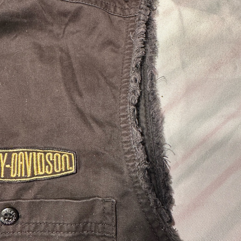 Harley Davidson button down vest with frayed cut-off sleeves. 3XL - Picture 4 of 6